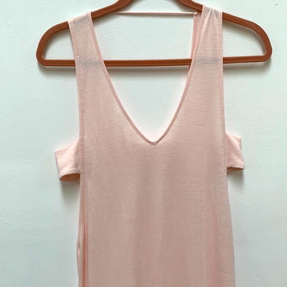 Light pink size medium maxi dress low cut, open back, open side.Brand new no tag - Picture 3 of 10